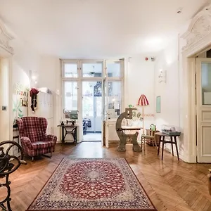 Hostal Baroque Hostel&coworking