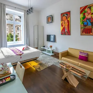 Hotel Andrassy Thai, Budapest