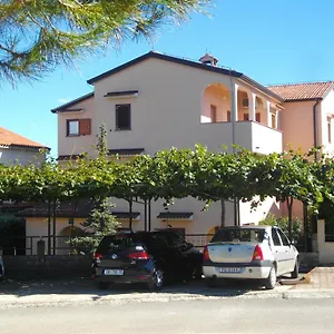 https://apartments-neda-porec.in-istria.net